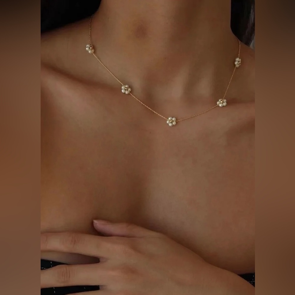 Dainty Pearl Flower Necklace
